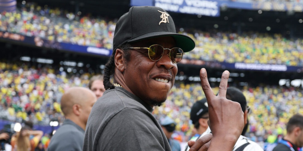 Jay-Z podría protagonizar el medio tiempo del Super Bowl 2027 y desata polémica
