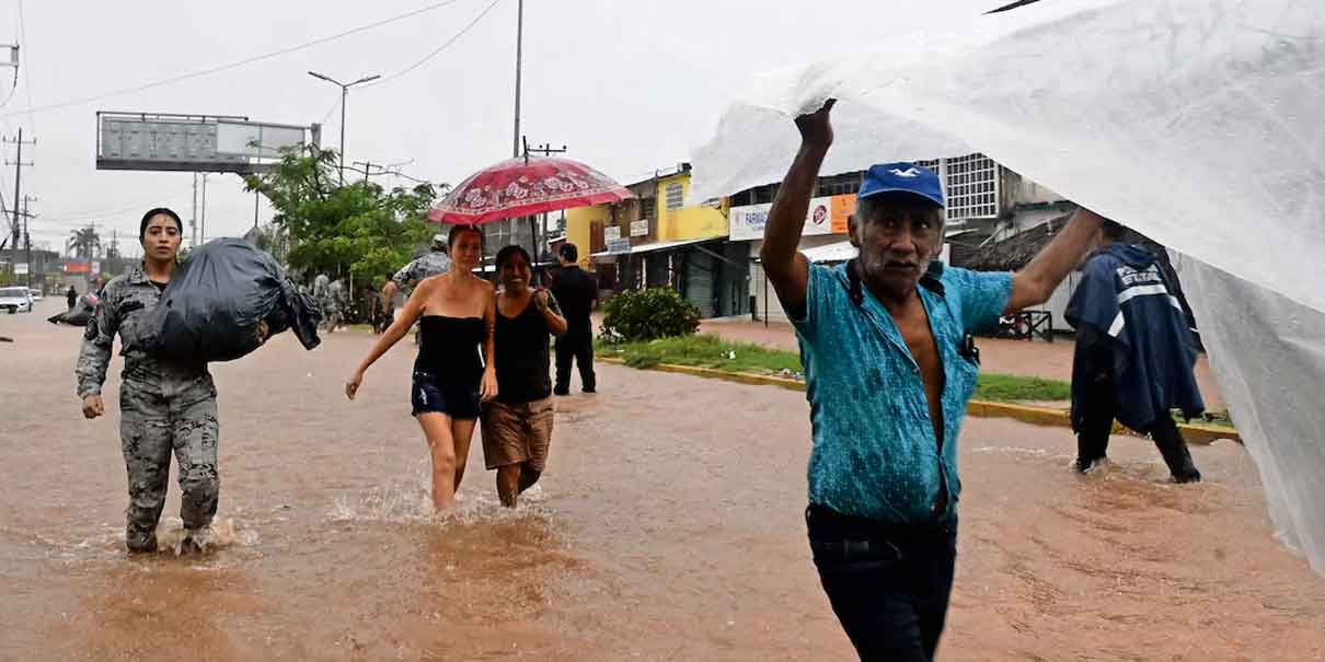 Sheinbaum da prioridad a agua potable y caminos en Acapulco