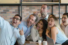 Amistad en el trabajo: Clave para el bienestar y productividad
