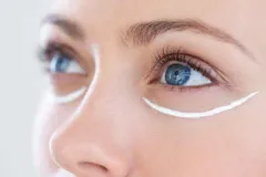 Contorno de OJOS con vitamina C: el básico low cost que ilumina y reduce signos de fatiga