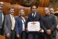 Iñárritu entra a El Colegio Nacional y defiende el cine hecho por humanos