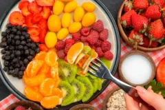 Cinco frutas que ayudan a reducir la inflamación y cuidar el intestino