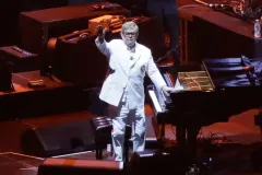 Elton John se despide de México con un emotivo y nostálgico concierto en el Estadio Azteca