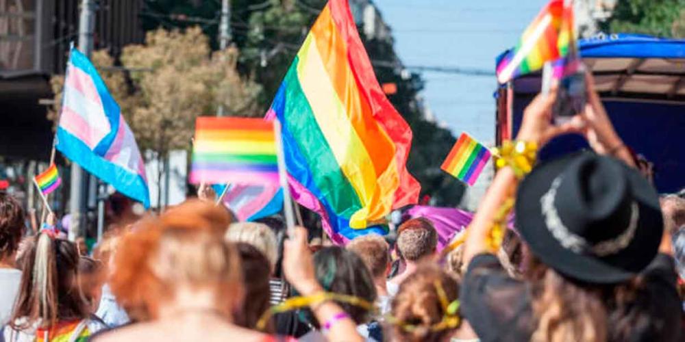 “EXTREMISTAS”, Rusia prohíbe “movimiento internacional LGBT”; anuncia multas y cárcel