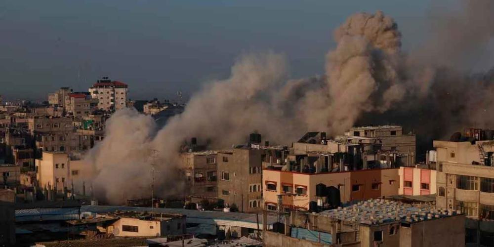 Israel bombardea Gaza tras tregua para la entrega de rehenes y presos