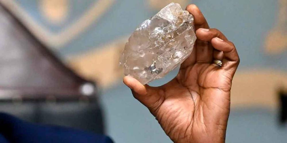 VIDEO. Descubren en África el segundo diamante más grande del mundo 