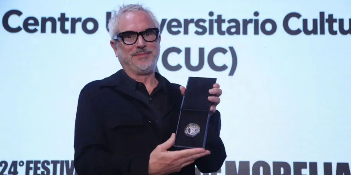 Alfonso Cuarón recordó el incendio de la Cineteca Nacional al recibir una medalla de la UNAM