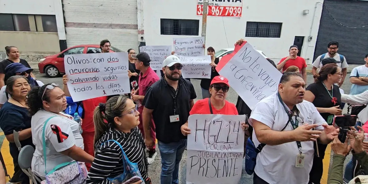 Aceptan el 8% de aumento salarial en el IMSS, pero piden la renuncia de su líder sindical