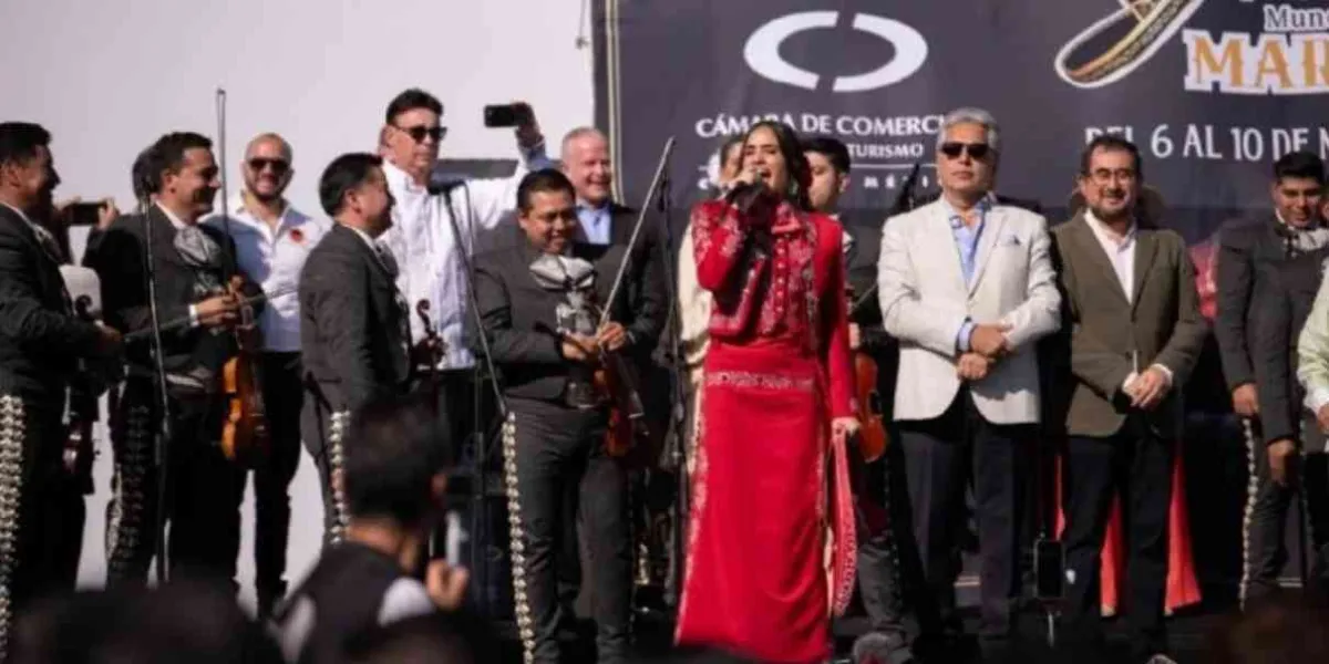 Logran Mariachis récord Guinness, desde el Zócalo de la CDMX  