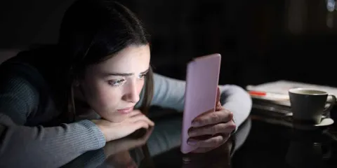 Riesgos en la salud mental por usar demasiado el celular