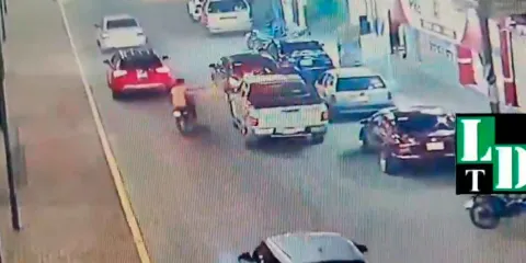 VIDEO. Violencia en Tabasco: comando armado ataca patrulla vial y deja un policía muerto y un herido