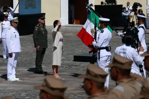 Sheinbaum llama a la alerta nacional en el Día de la Armada
