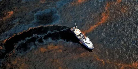 Sheinbaum: “no ocultamos nada” sobre derrame en Golfo