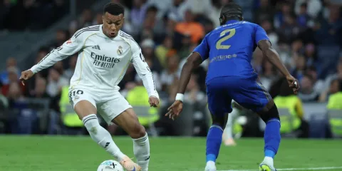 Mbappé recibe silbidos en el Bernabéu tras polémica ausencia en el clásico