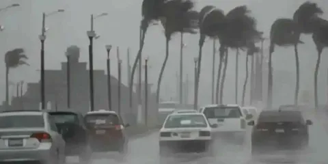 Simón escala a categoría 4; amenaza con tocar tierra y azotar con lluvias torrenciales a Colima y Jalisco