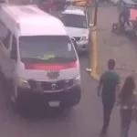 Chófer de transporte público atropella a tres personas frente a la Iglesia de La Asunción en Pachuca