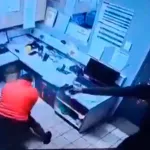 Empleado es despedido en Sudáfrica, regresa para firmar documentación pero mata a tres gerentes. VIDEO