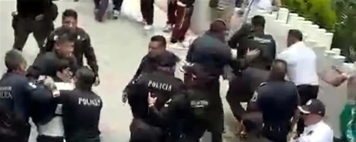 Policías de Huixquilucan golpean a estudiantes del Conalep 198 durante protesta