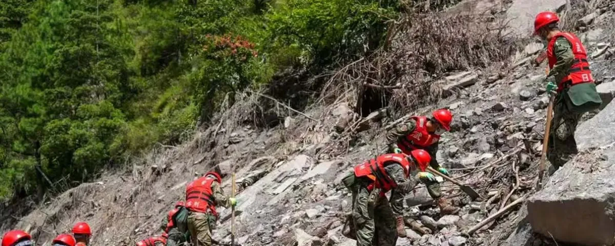Nepal y China buscan a más de 2 mil 400 desaparecidos tras devastadora riada