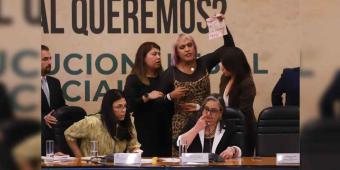 A gritos diputada trans irrumpe  foro del Poder Judicial en protesta por transfeminicidio